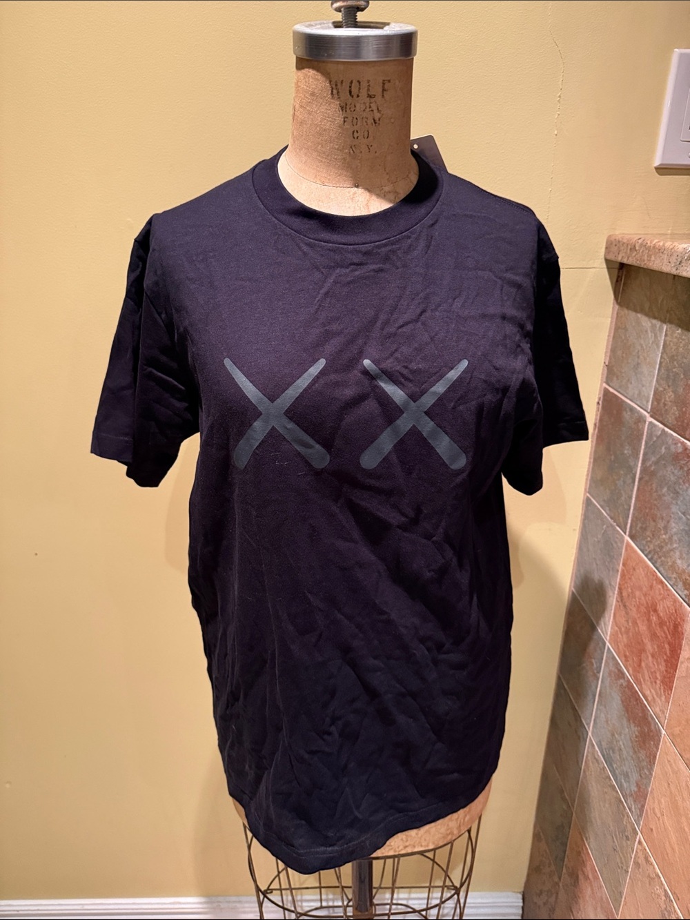 Uniqlo Black Short-Sleeve Tee with Subtle Double X Graphic